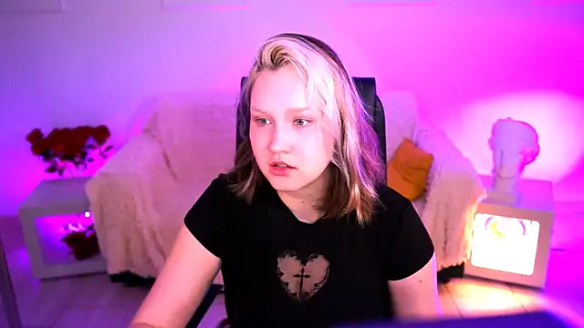 ViolettWoods online show from July 8, 6:18 am