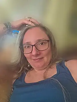 Snapshot of Izzylove47 chatting on July 7, 1:15 pm Izzylove47 online show from July 7, 1:15 pm