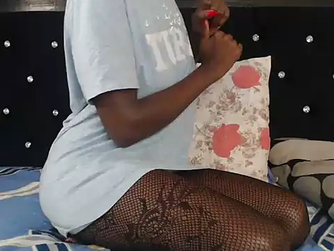 Queen bee25 online show from May 22, 5:51 pm
