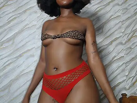 SpicyMackenzie22 online show from May 21, 3:41 pm