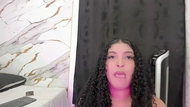 Snapshot of kaleb_violeta00 chatting on June 24, 5:06 am kaleb violeta00 online show from June 24, 5:06 am
