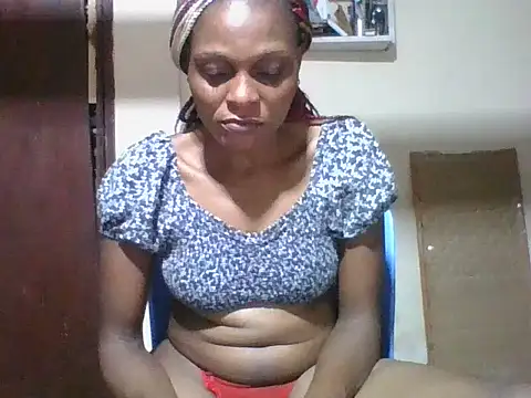 Snapshot of Ebonyqueen4 chatting on July 11, 11:46 am Ebonyqueen4 online show from July 11, 11:46 am