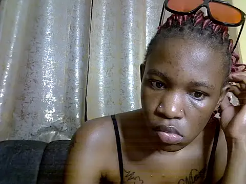 Snapshot of Sexy_dotta chatting on July 14, 8:52 am Sexy dotta online show from July 14, 8:52 am