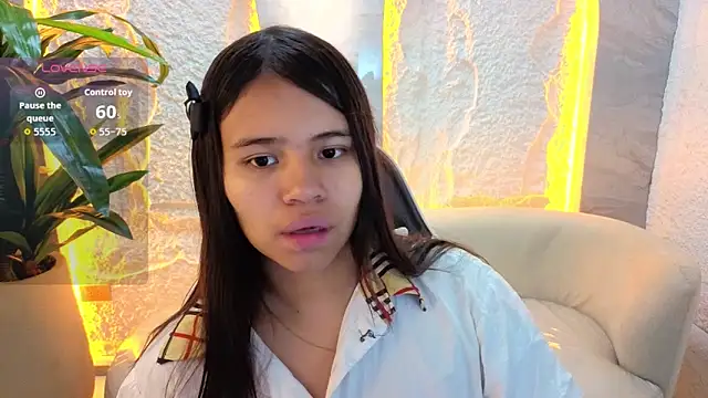 Snapshot of roxan1_tp chatting on July 1, 12:40 pm roxan1 tp online show from July 1, 12:40 pm