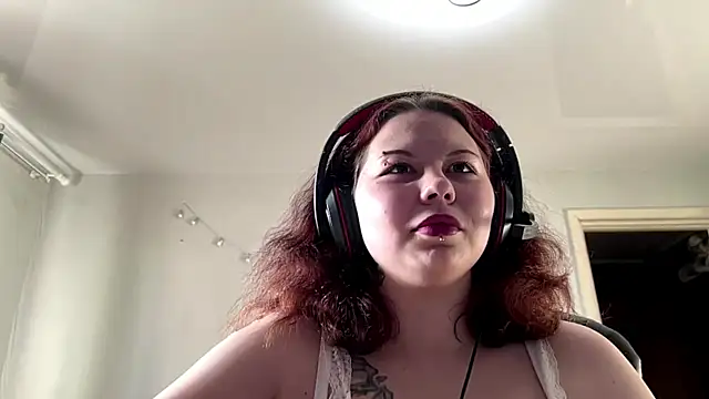 Snapshot of Redhair_girl chatting on May 25, 3:07 pm Redhair girl online show from May 25, 3:07 pm
