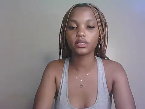 PrettyT5 online show from July 10, 8:55 pm
