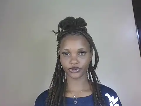 PrettyT5 online show from August 4, 8:22 pm