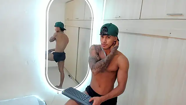 Snapshot of Joao_da_silva19 chatting on July 8, 1:15 pm Joao da silva19 online show from July 8, 1:15 pm