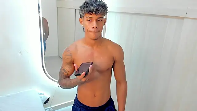 Snapshot of Joao_da_silva19 chatting on July 10, 2:41 pm Joao da silva19 online show from July 10, 2:41 pm