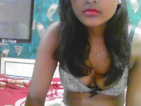 Diana Penty online show from May 25, 6:36 pm
