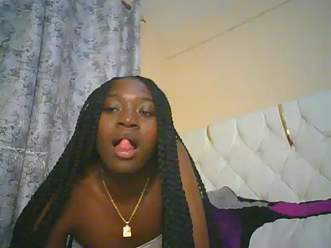 Preetygirlyz online show from May 18, 4:35 pm