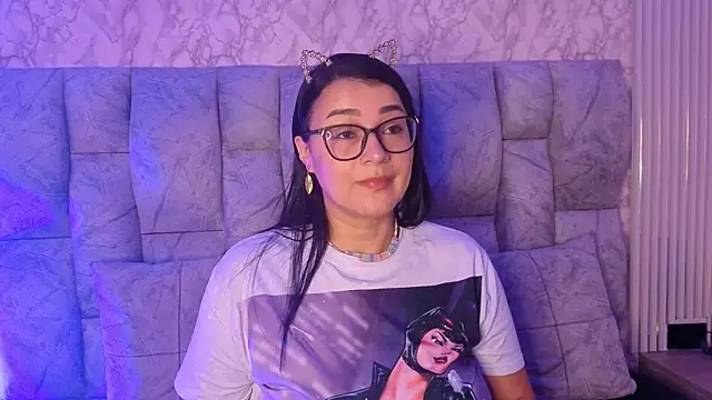 JuliaFerrer online show from May 22, 4:30 am