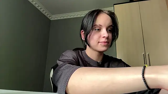 illiebilish online show from May 21, 7:59 am