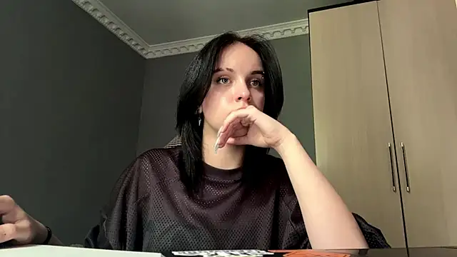 illiebilish online show from May 26, 9:27 am