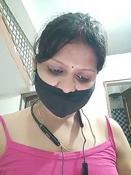 ZOYA-STRIP online show from June 9, 6:30 pm