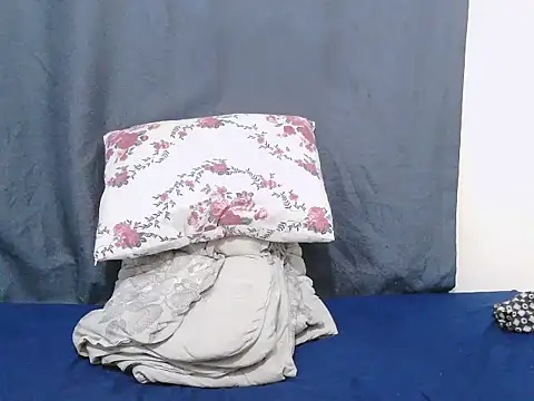 Cute lyn online show from July 7, 7:23 am