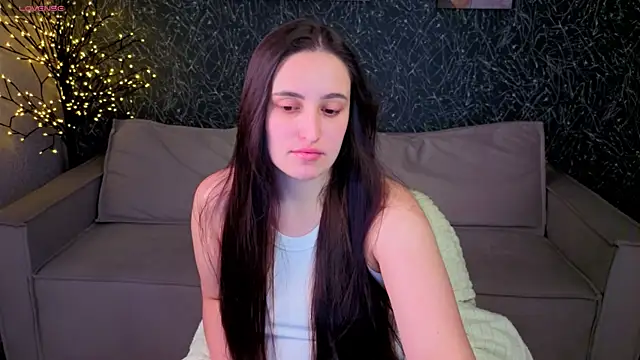 Snapshot of Elizabet_Colllins chatting on July 8, 1:43 am Elizabet Colllins online show from July 8, 1:43 am