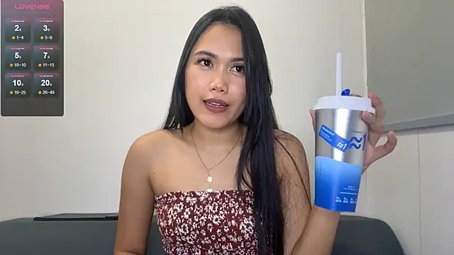 CozyMia online show from May 20, 4:57 pm