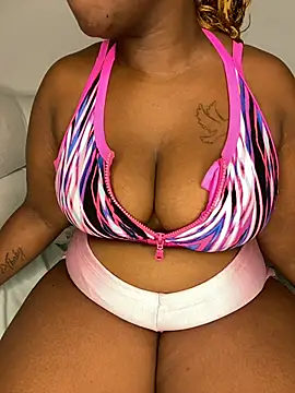 BIGMAMA011 online show from July 11, 9:38 pm