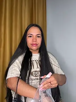 NoahJade online show from July 13, 9:45 am