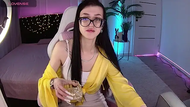 Ariella Me online show from May 23, 7:02 am
