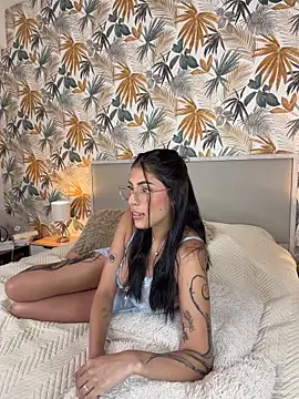 ChloeBellucci online show from June 15, 7:43 am