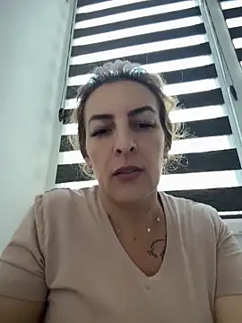 Snapshot of Hot-Milf4U chatting on June 20, 4:26 am Hot-Milf4U online show from June 20, 4:26 am