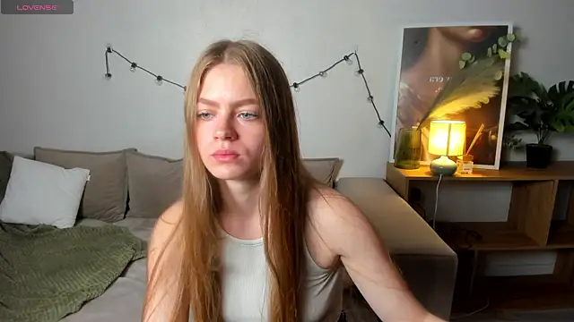 HoneyEmilly online show from May 21, 6:42 am