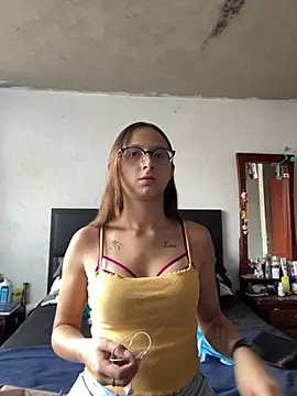 Snapshot of aria_rousse3 chatting on May 20, 2:12 pm aria rousse3 online show from May 20, 2:12 pm