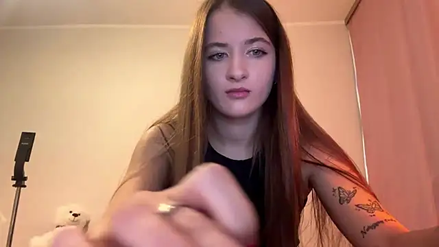 cute nessy online show from May 19, 4:35 pm