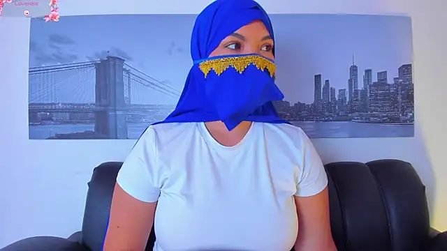 Amira 002 online show from May 22, 1:17 pm