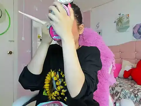 ivyyemerald  online show from May 23, 1:37 pm