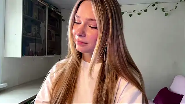 JulietFekete online show from May 28, 12:24 pm
