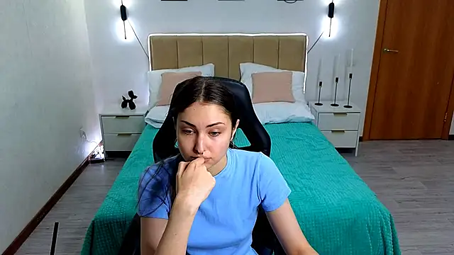 Snapshot of dihoney chatting on June 21, 5:21 am dihoney online show from June 21, 5:21 am