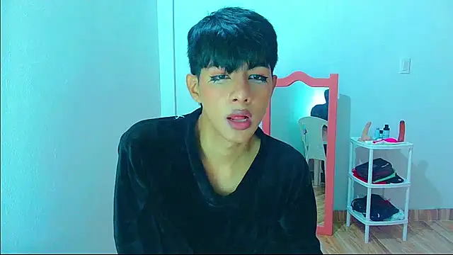 Snapshot of phuwin_bj chatting on May 25, 6:08 am phuwin bj online show from May 25, 6:08 am