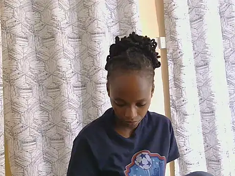 Petitemissy online show from May 25, 1:17 pm