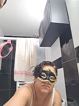 HOTANDSKINNY online show from July 9, 11:03 am