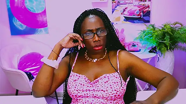 naomicampbi online show from May 24, 10:09 am