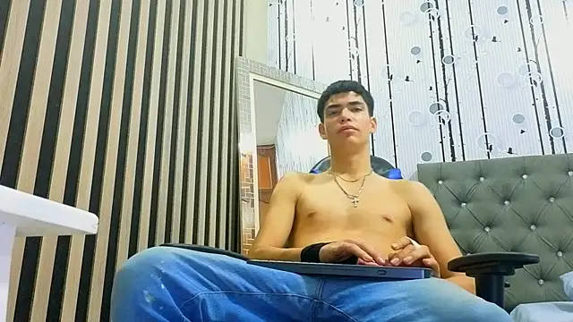 AxelSavage11 online show from May 26, 12:56 pm