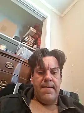 ELVISPRESI online show from May 27, 8:39 pm