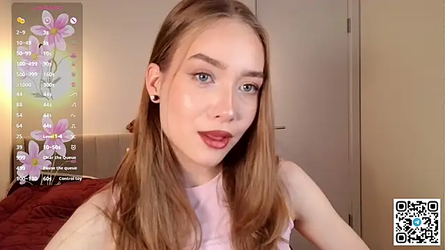 Snapshot of CassieVale chatting on June 12, 9:46 pm CassieVale online show from June 12, 9:46 pm