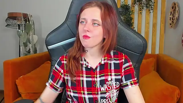 FreyaVeys online show from July 4, 5:08 pm