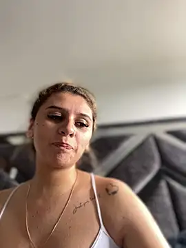 Snapshot of alison_parkerrr26 chatting on May 25, 6:47 pm alison parkerrr26 online show from May 25, 6:47 pm