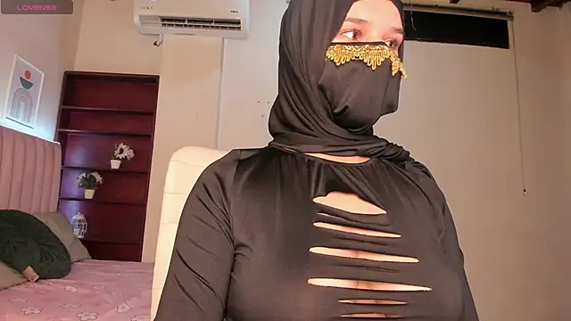  SweetAmira  online show from May 26, 1:34 am