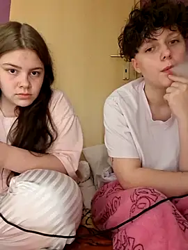 BellaHoneyy online show from May 22, 9:42 pm
