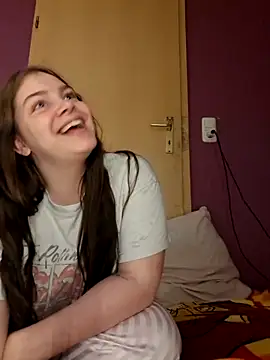 BellaHoneyy online show from May 25, 10:16 pm