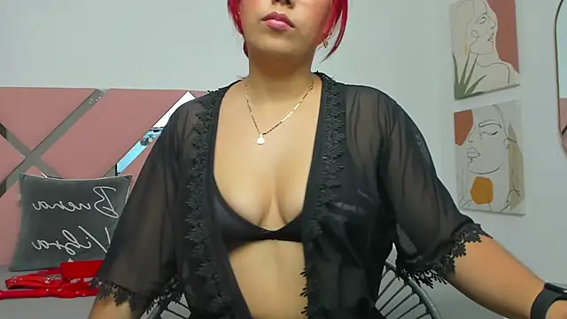 queenjuliee online show from May 23, 7:07 pm