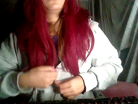 Snapshot of moraninha chatting on June 17, 1:41 am moraninha online show from June 17, 1:41 am