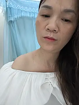 Lye lovely online show from July 7, 9:08 pm