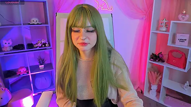YunaLeaf online show from May 25, 9:10 pm